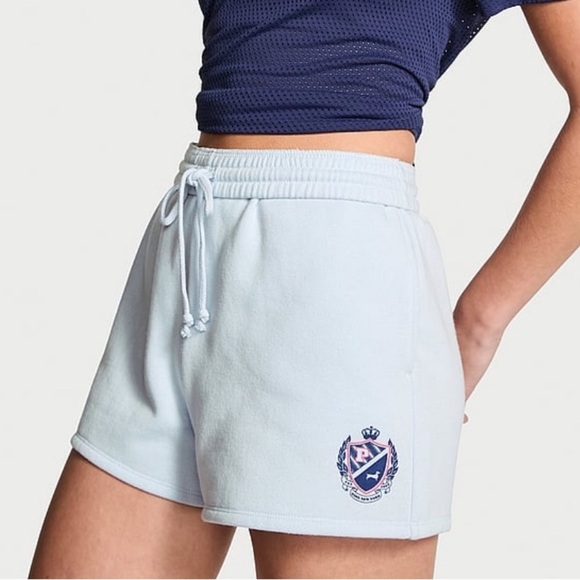 PINK Victoria's Secret Pants - PINK
IVY FLEECE RELAXED SHORTS